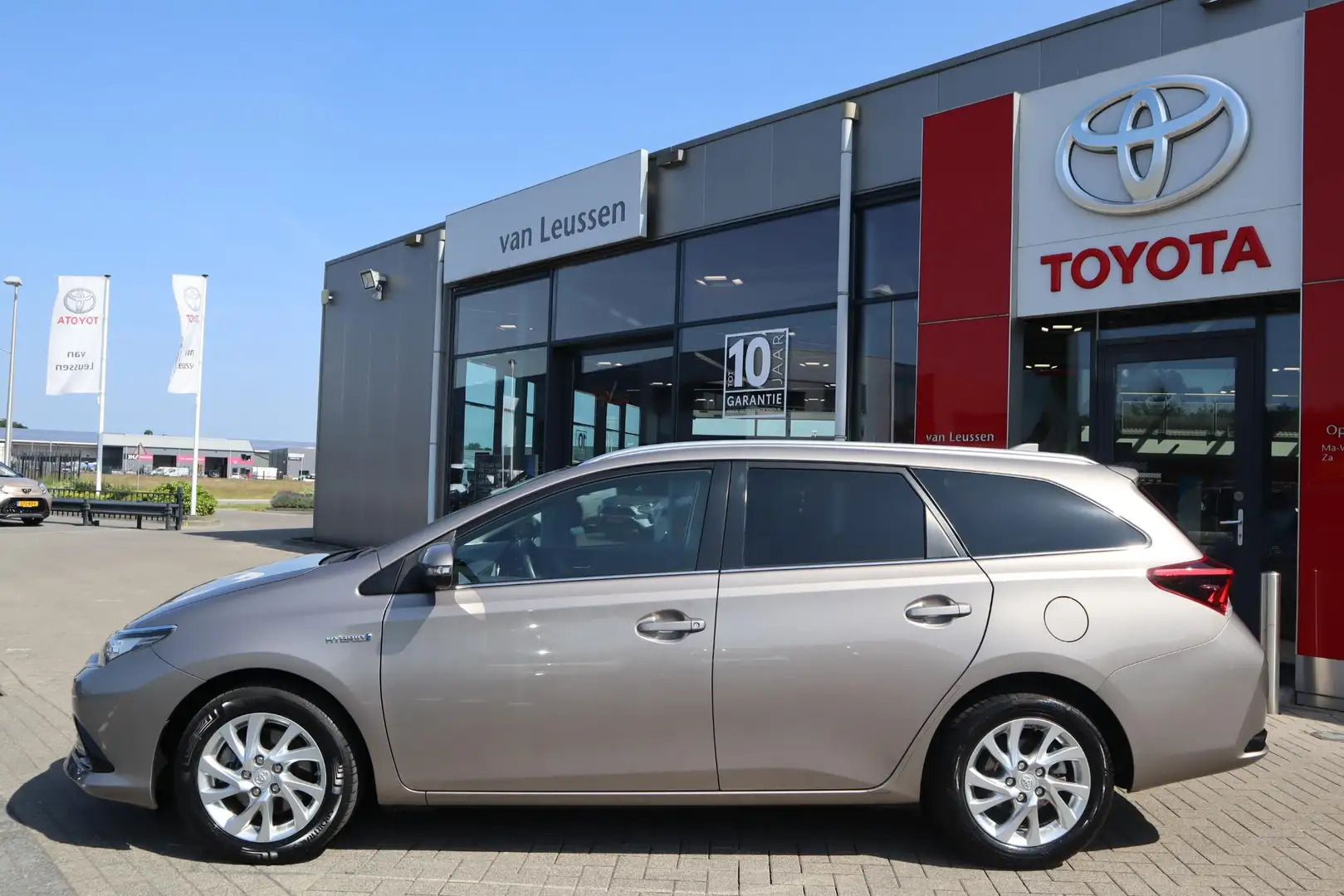 Toyota Auris Touring Sports 1.8 HYBRID LEASE-PRO NAVI PANODAK L Barna - 2
