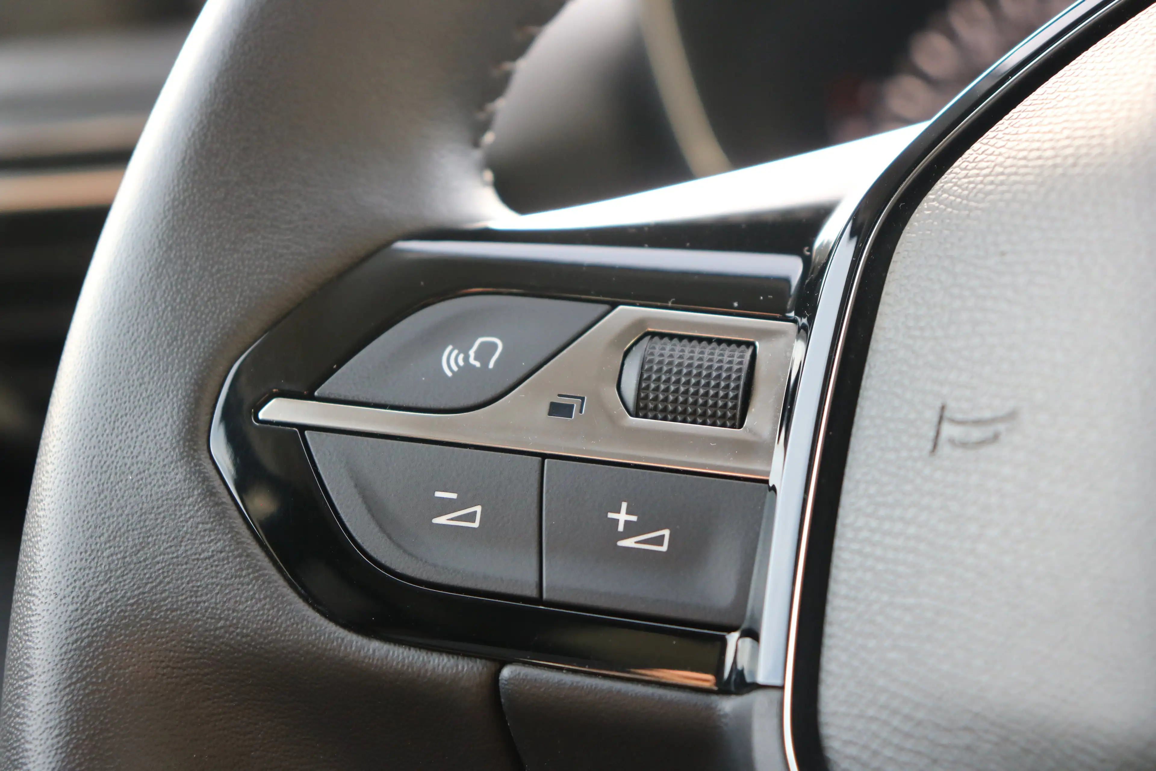 Peugeot 208 1.2 PureTech Allure Pack | Achteruitrijcamera | DA — photo 25