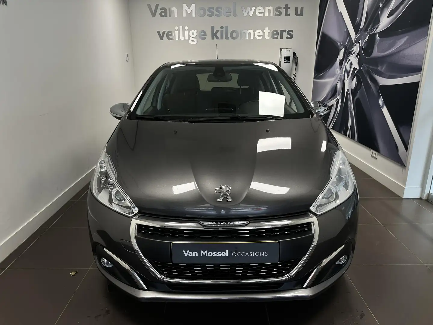 Peugeot 208 1.2 PureTech Allure | Navigatie | Camera | Cruise Grijs - 2