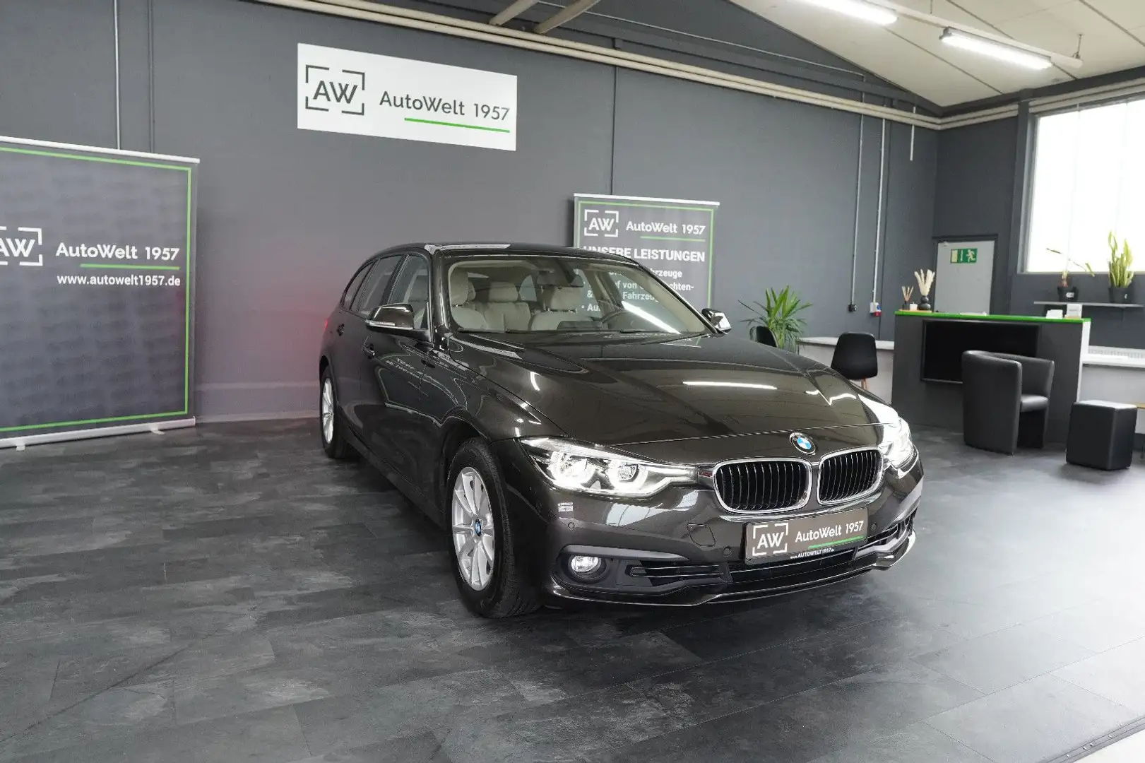 BMW 320 i Touring xDrive Advantage*1.HAND*AHK*LED* Noir - 1