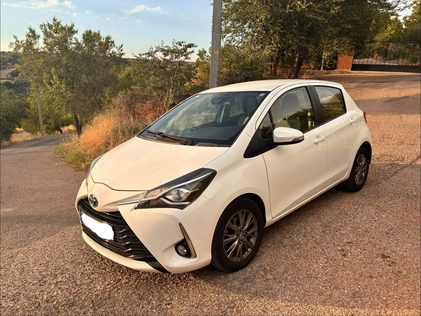 Toyota Yaris Yaris EcoVan Hybrid - 2
