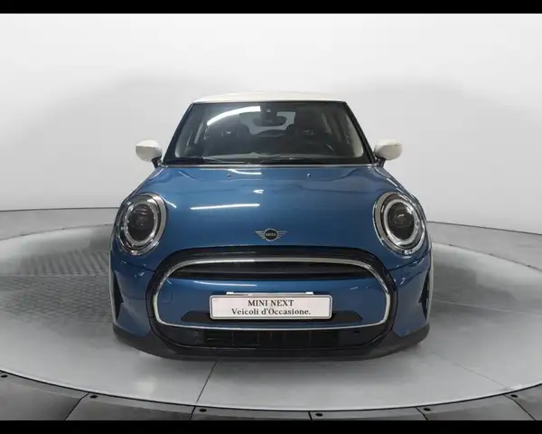 Mini Hatch view 3