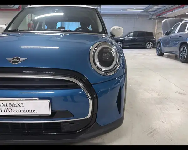 Mini Hatch view 11