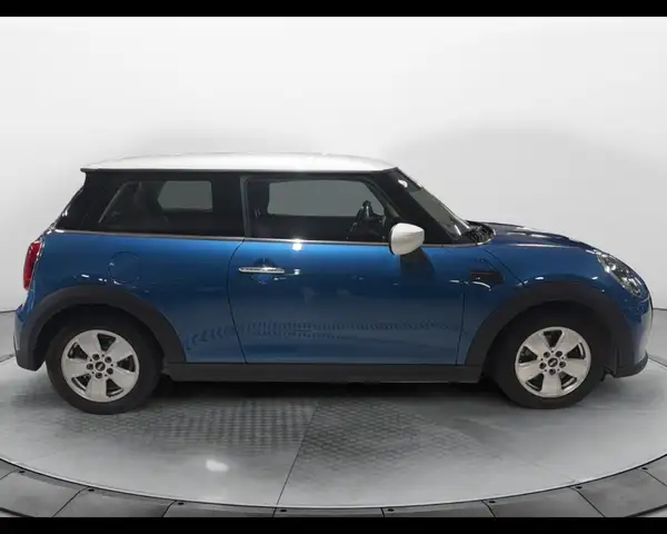 Mini Hatch view 5