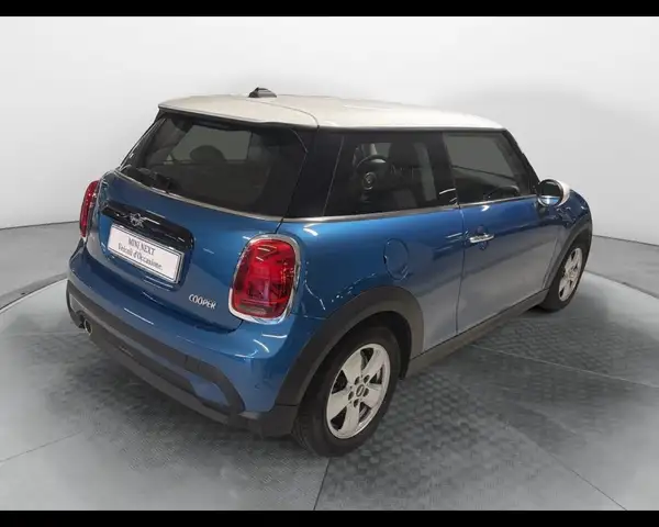 Mini Hatch view 6