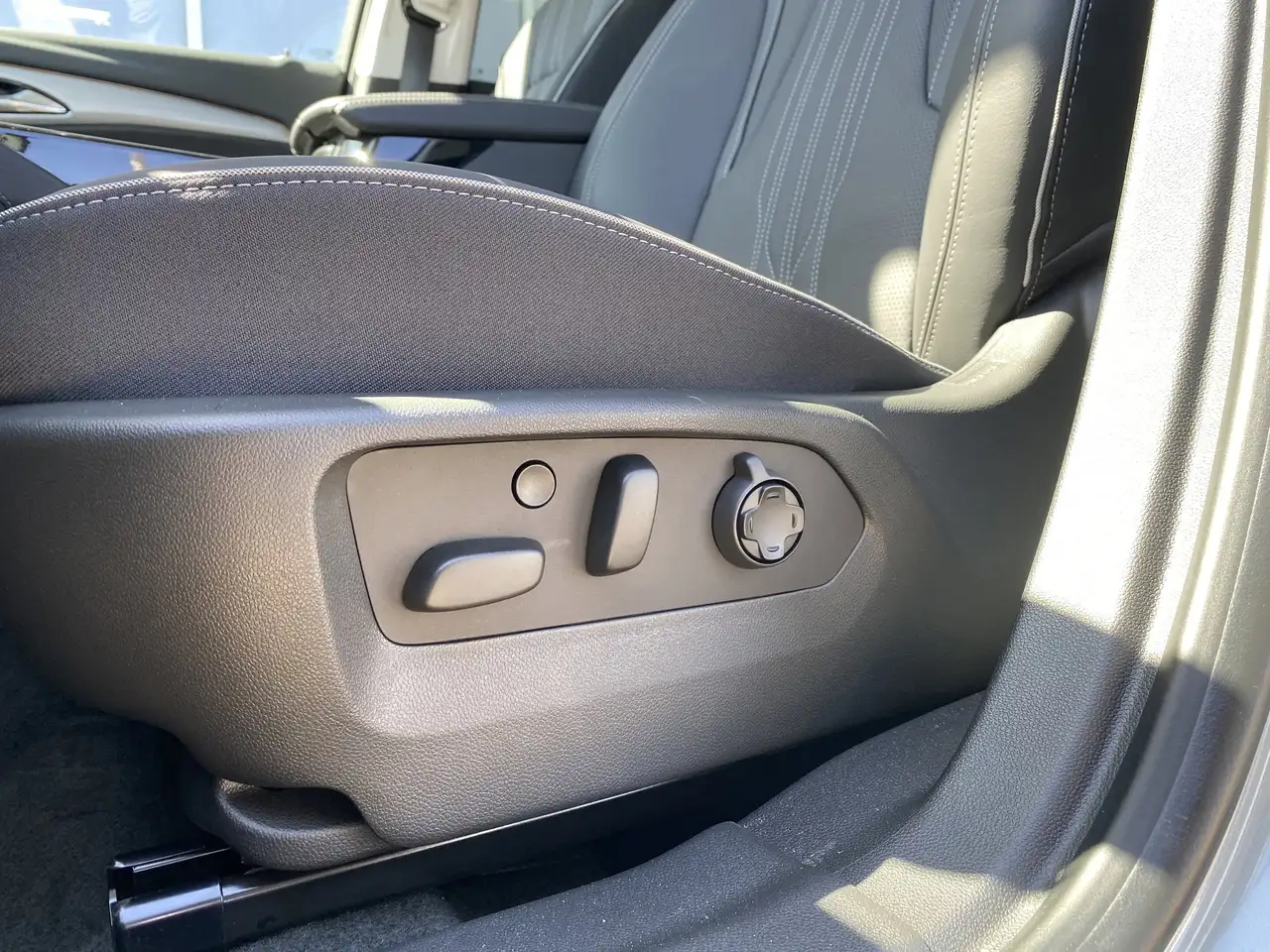 Buick Envision photo Buick Envision