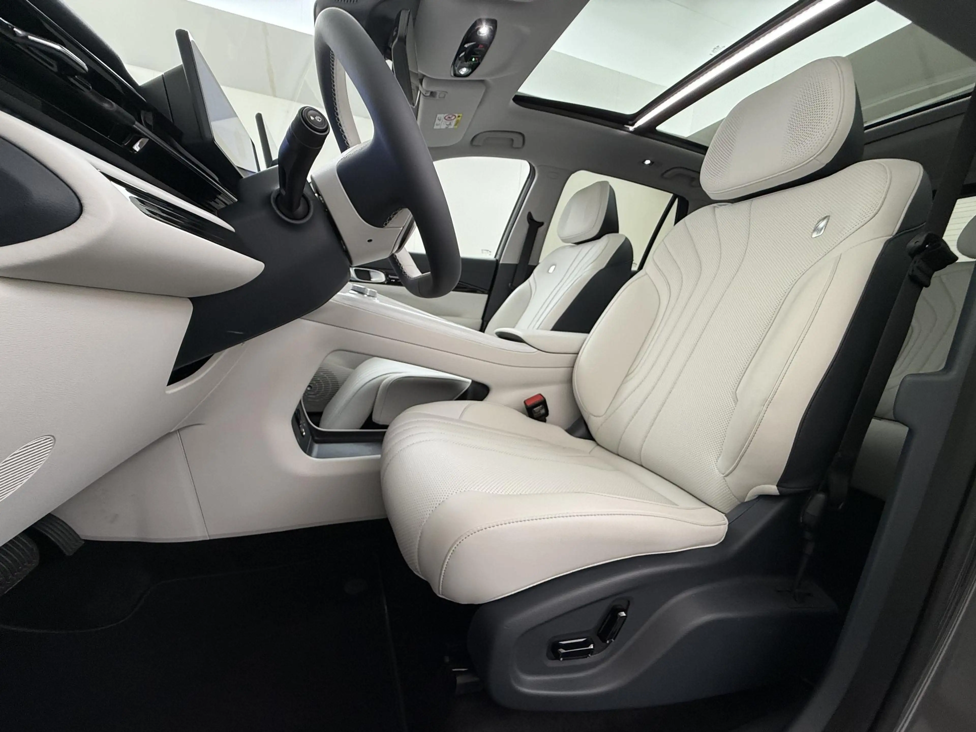 Geely E5 Max+ 68 kWh 360 Camera | Panorama | HUD | Stoelmas — photo 13