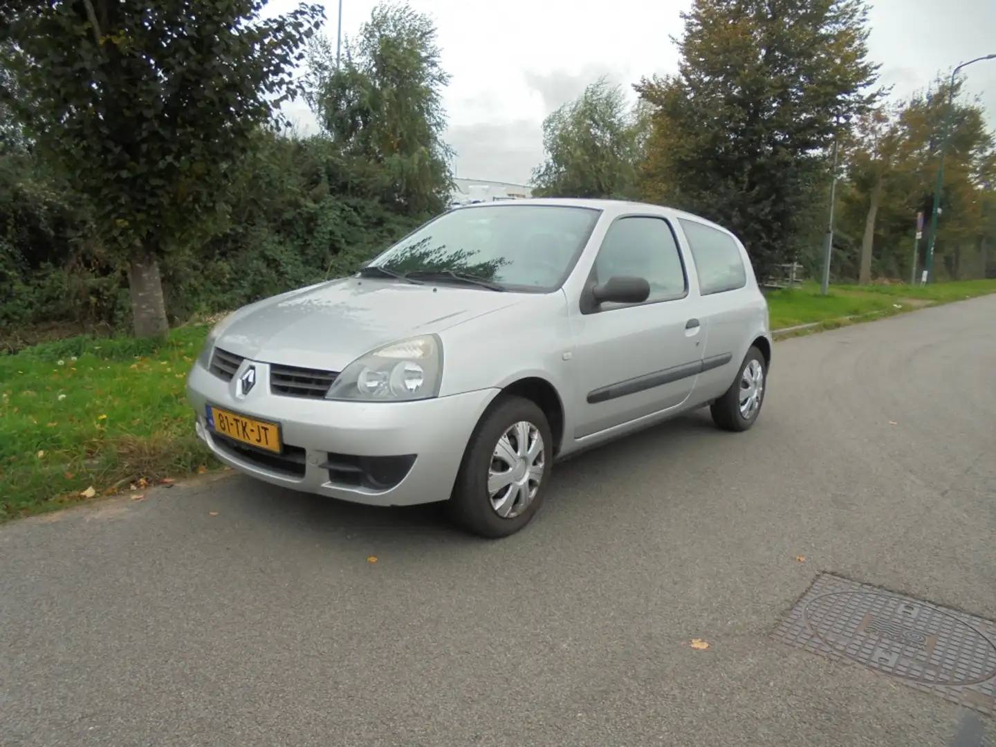 Renault Clio TREKHAAK/APK NOV 25 1.2 Campus Accès Grau - 1