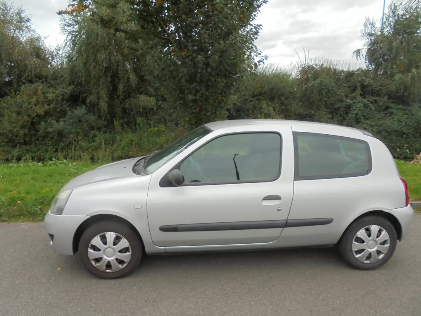Renault Clio TREKHAAK/APK NOV 25 1.2 Campus Accès Grau - 2