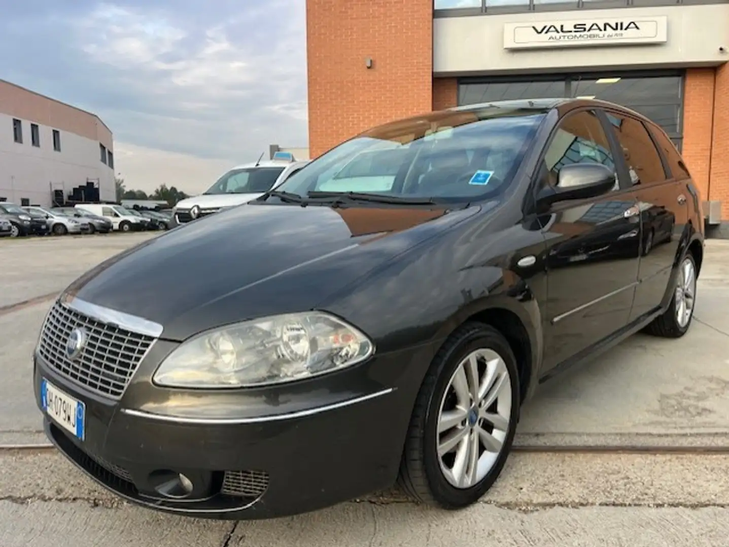 Fiat Croma Croma II 1.9 mjt 16v Emotion Grau - 1
