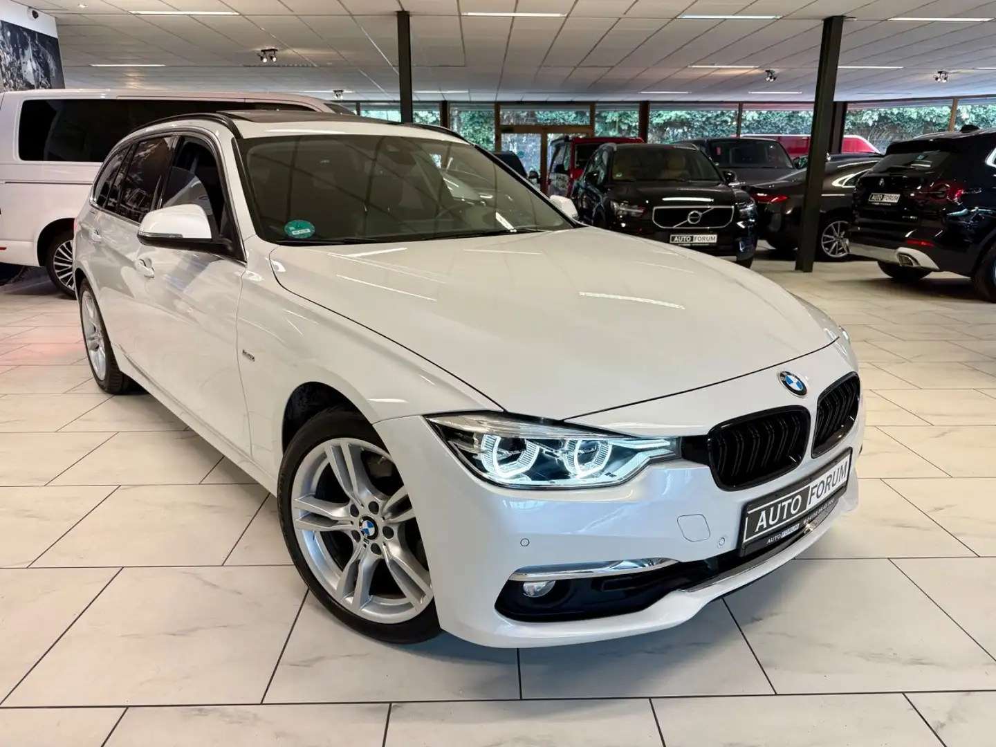 BMW 330 i xDrive TOURING LUXURY LEDER NAVI AHK PANO Blanc - 2