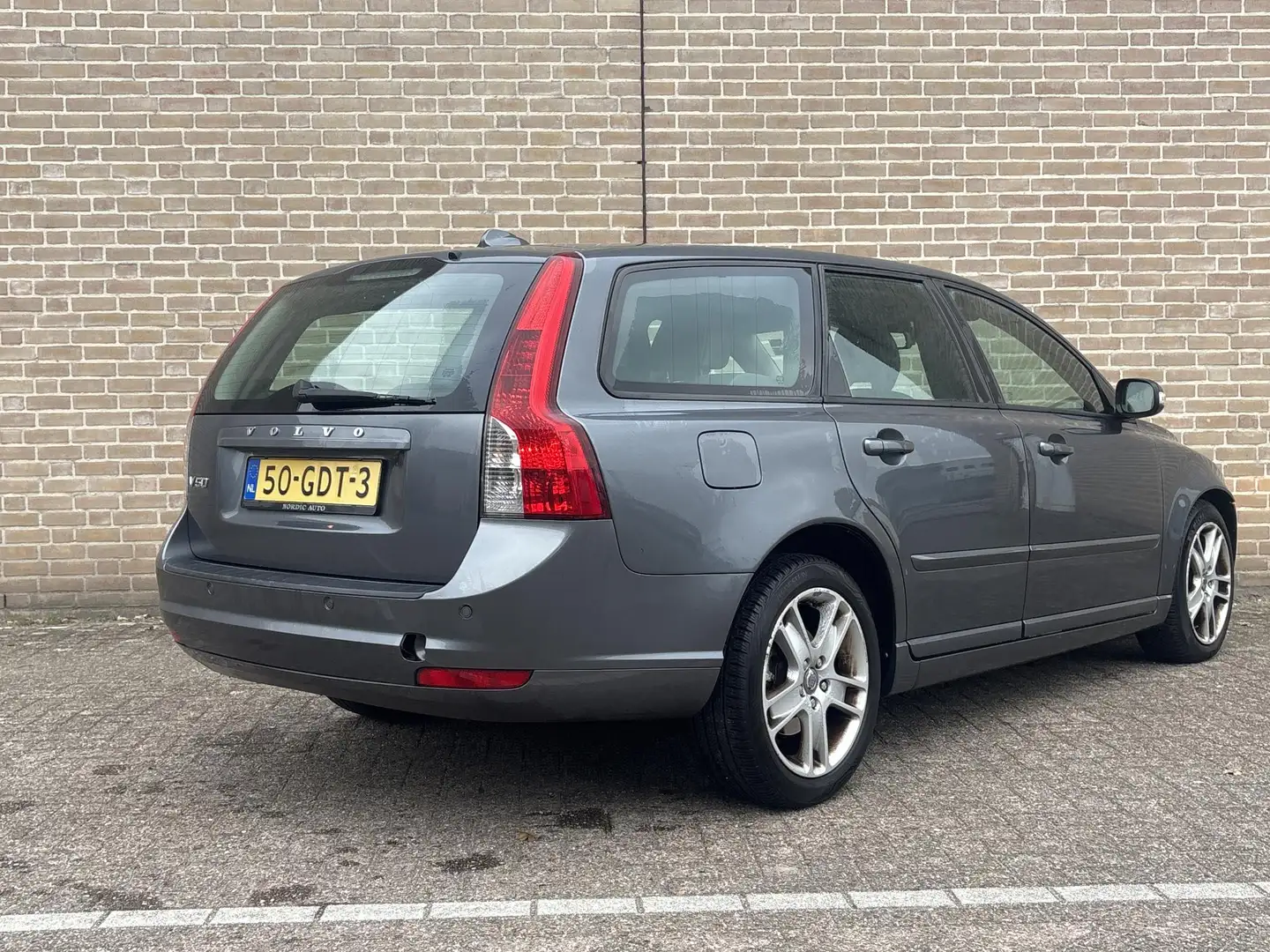Volvo V50 1.6D Edition II | Leder | Cruise | Climate | Navi Grijs - 2