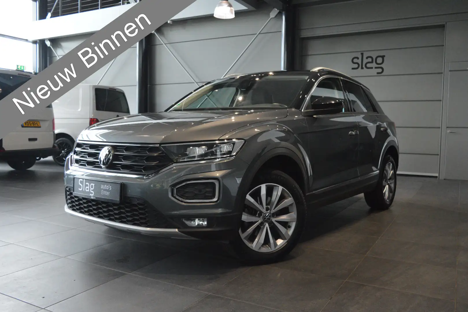 Volkswagen T-Roc 1.5 TSI Style navi clima cruise camera pdc 17 inch Grijs - 1