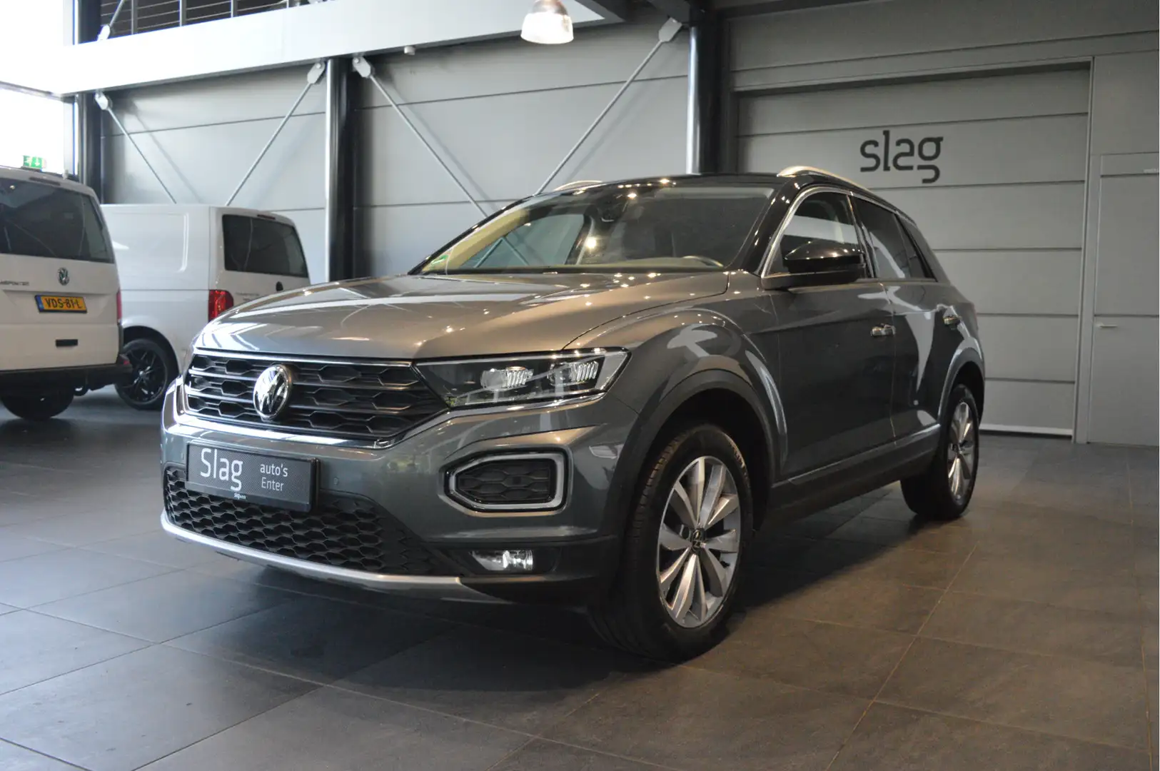 Volkswagen T-Roc 1.5 TSI Style navi clima cruise camera pdc 17 inch Grijs - 2