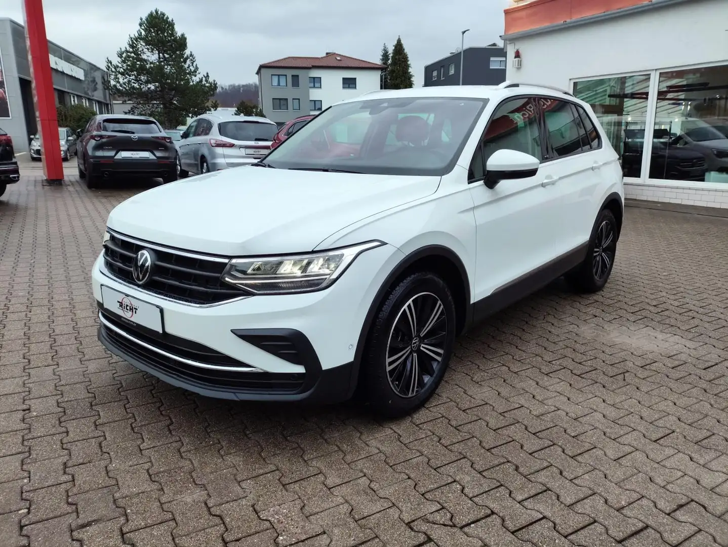 Volkswagen Tiguan 2.0 TDI Active AHK Kamera Navi LED LHZ Weiß - 2