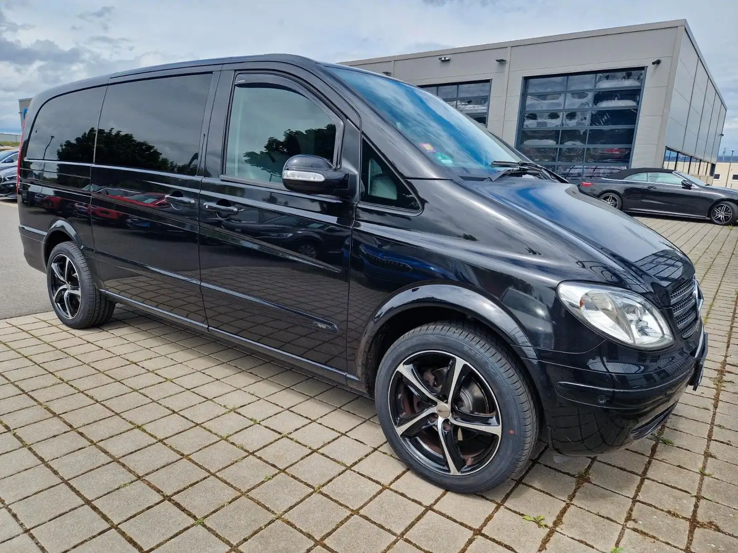 Mercedes-Benz Viano VIANO 2.2 CDI LANG KLIMA PDC AHK 7SITZER TÜV NEU Schwarz - 1