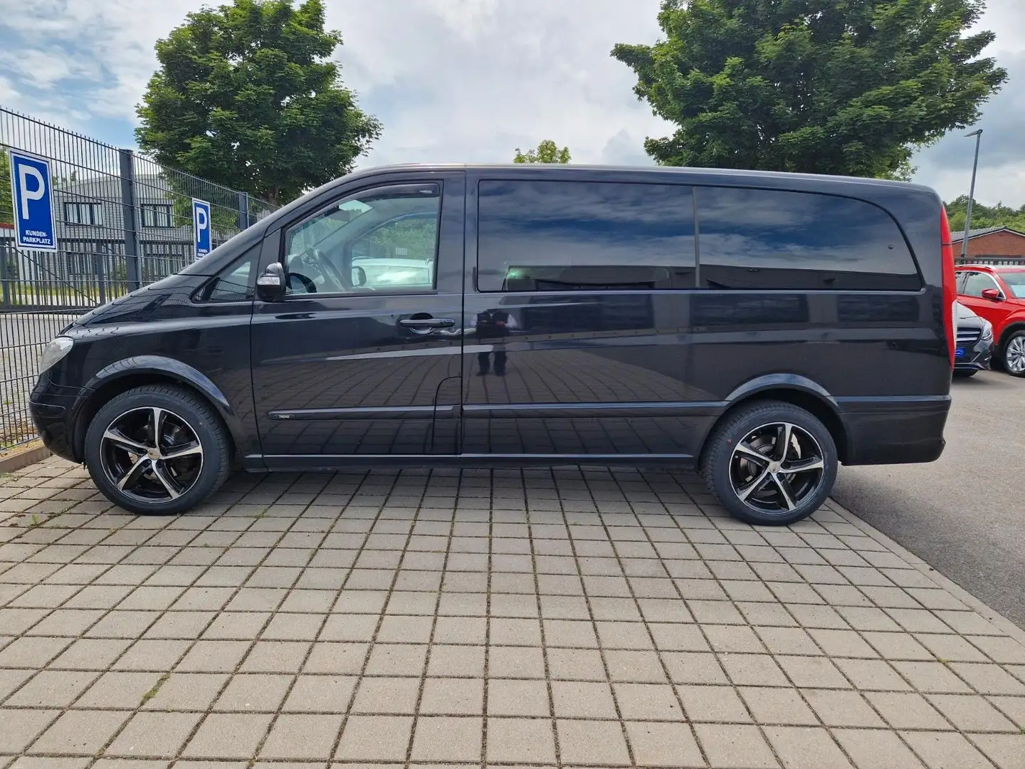 Mercedes-Benz Viano VIANO 2.2 CDI LANG KLIMA PDC AHK 7SITZER TÜV NEU Schwarz - 2
