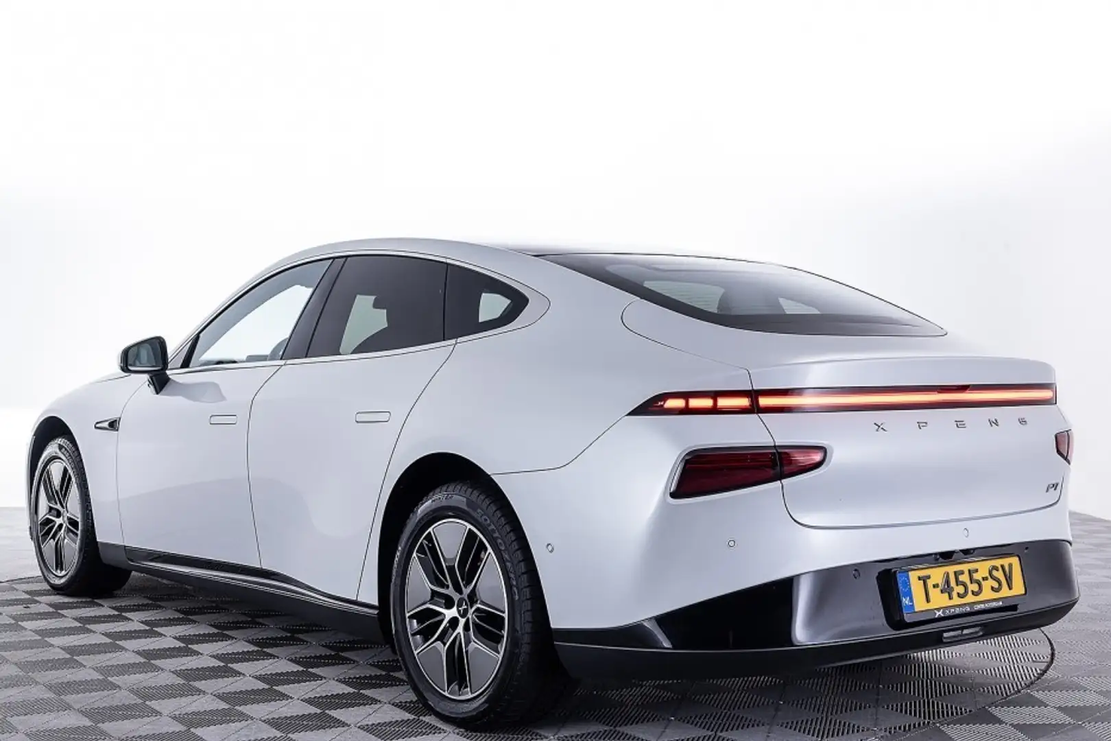 Xpeng P7 RWD Long Range 86 kWh | PANORAMADAK | LEDER ✅ 1e E White - 2