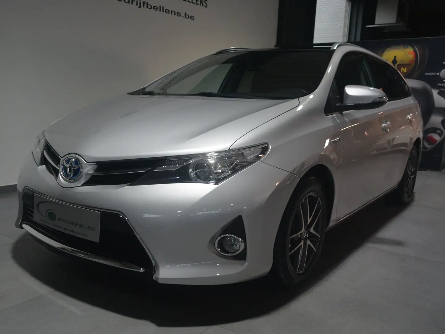 Toyota Auris 1.8i HSD - CVT / NAVI + CAMERA / PANORAMA Argent - 2