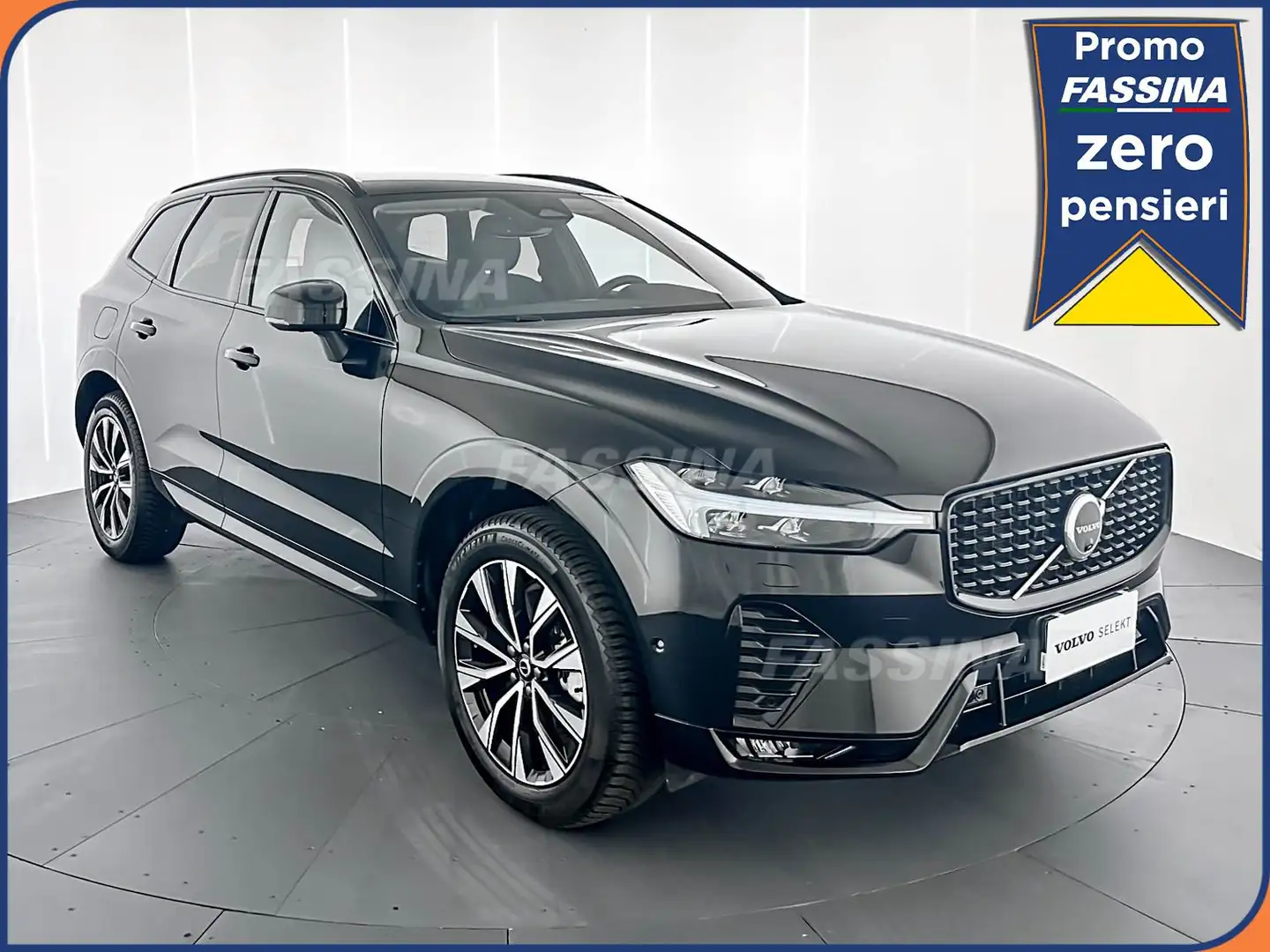Volvo XC60 B4 automatico Plus Dark Nero - 1