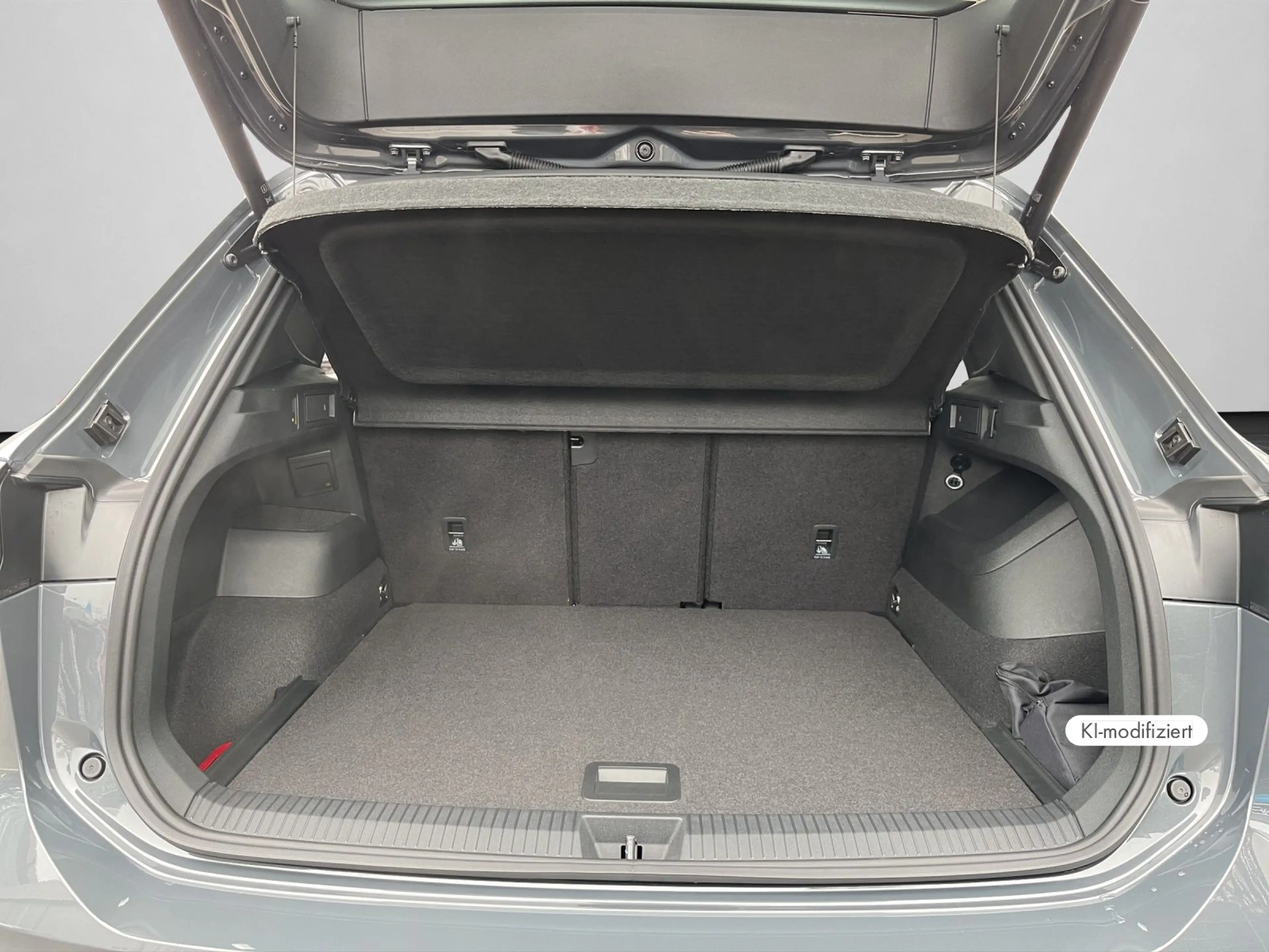 Volkswagen Tiguan R-Line 2,0 l TDI SCR 4MOTION 142 kW (193 — photo 15