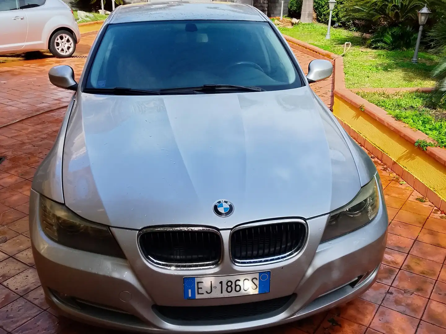 BMW 320 Serie 3 E90 Berlina 320d Futura c/pelle 184cv Grigio - 2