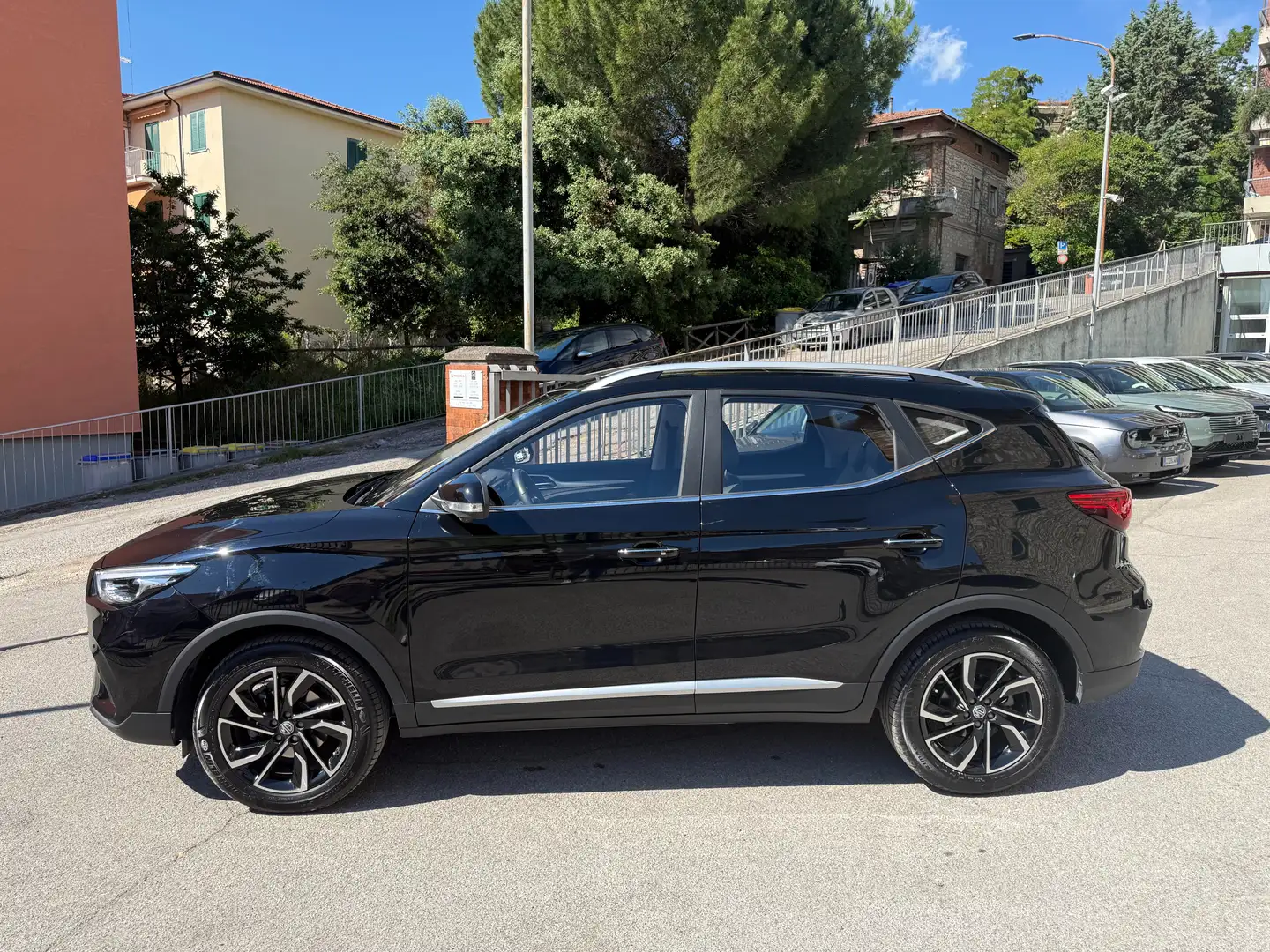 MG ZS 1.0 Luxury Noir - 2