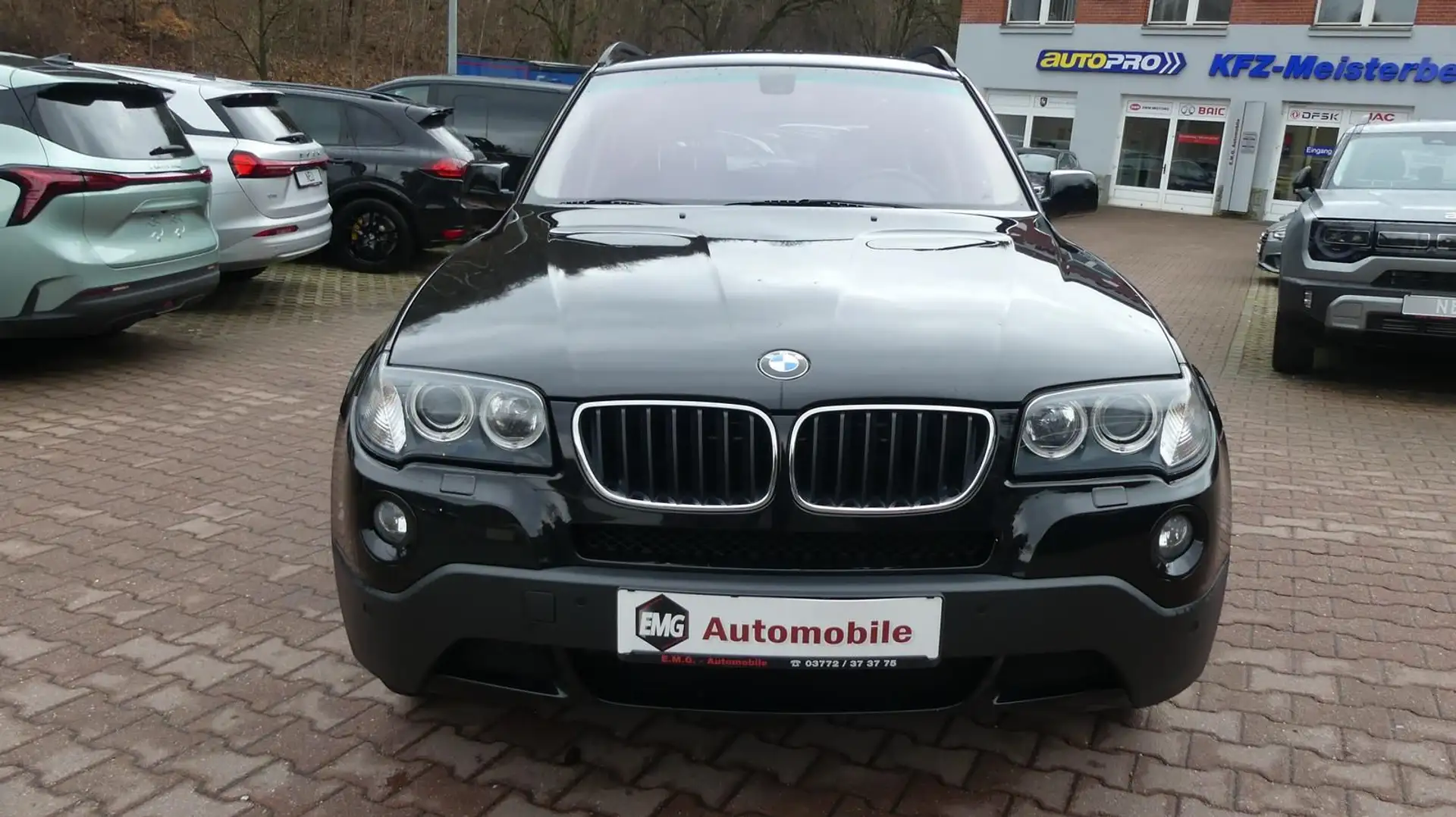 BMW X3 *2.0i*xDrive*Klima*Sitzhzg*PDC*Leder*Xenon Schwarz - 2