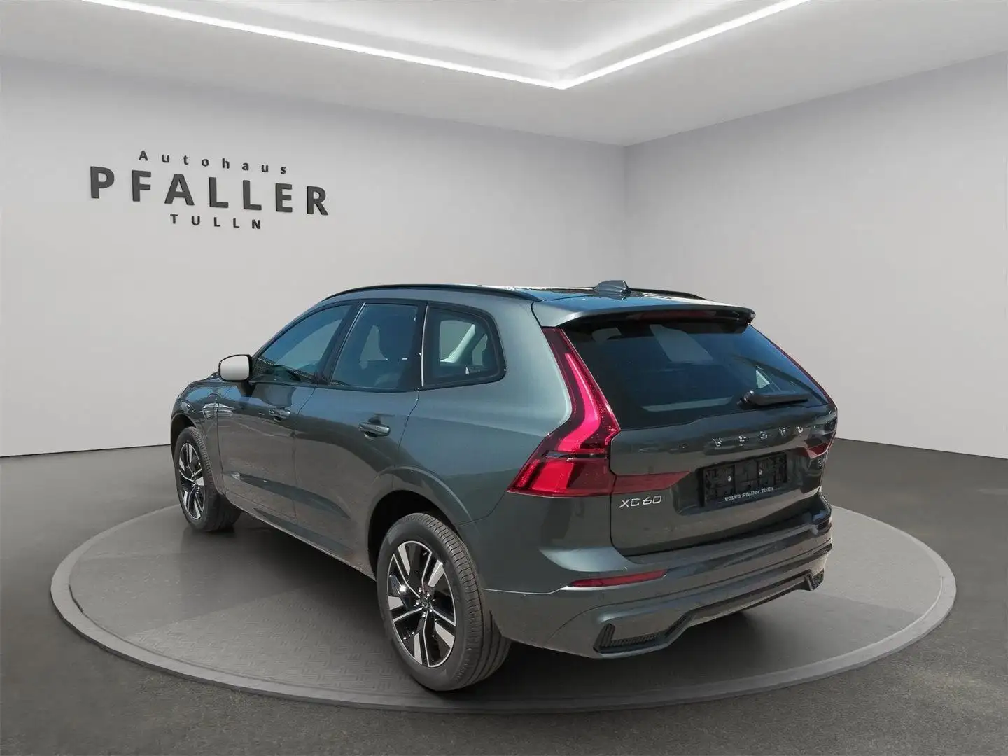 Volvo XC60 T6 AWD PHEV Plus Dark - 2