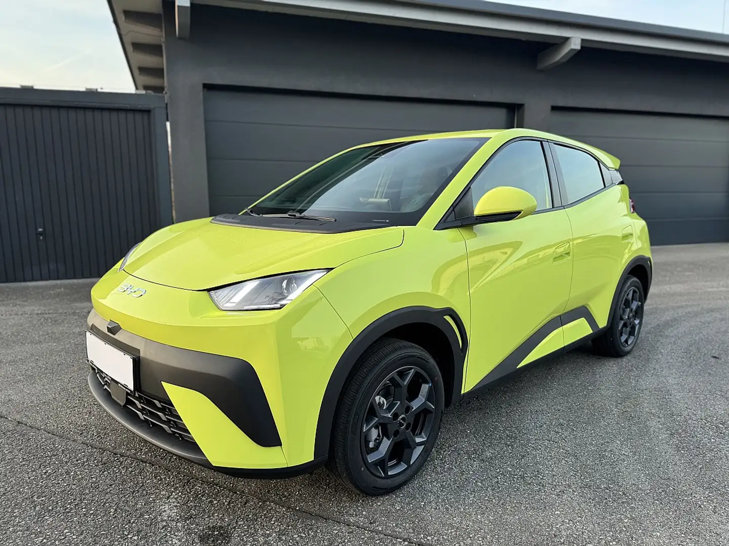 BYD Dolphin Surf 43,2 kWh Boost Österreich Paket Gelb - 1