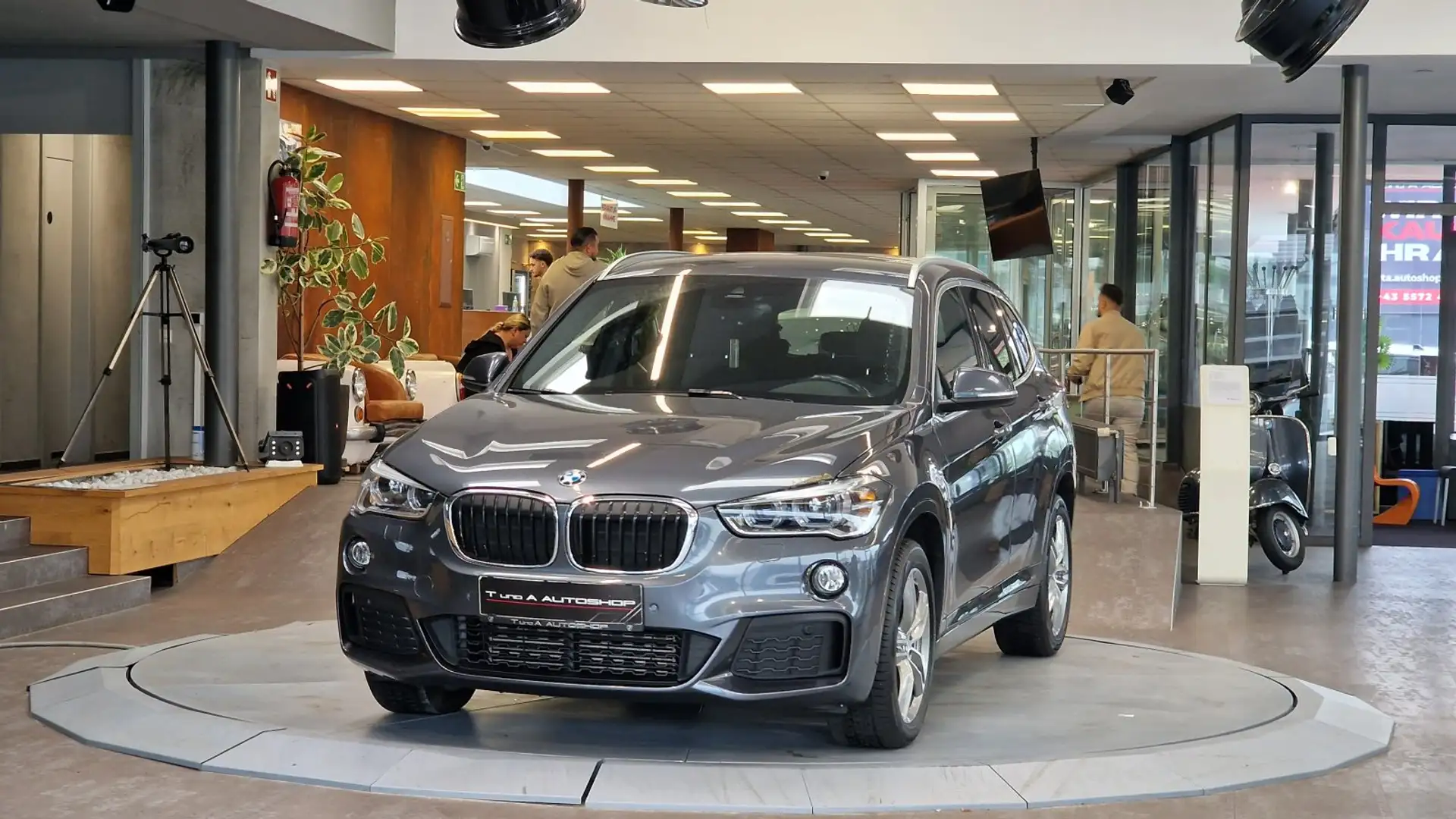 BMW X1 18d xDrive F48 M-Paket 1-Hand Aut. *Head-up*AHK*Ka - 2