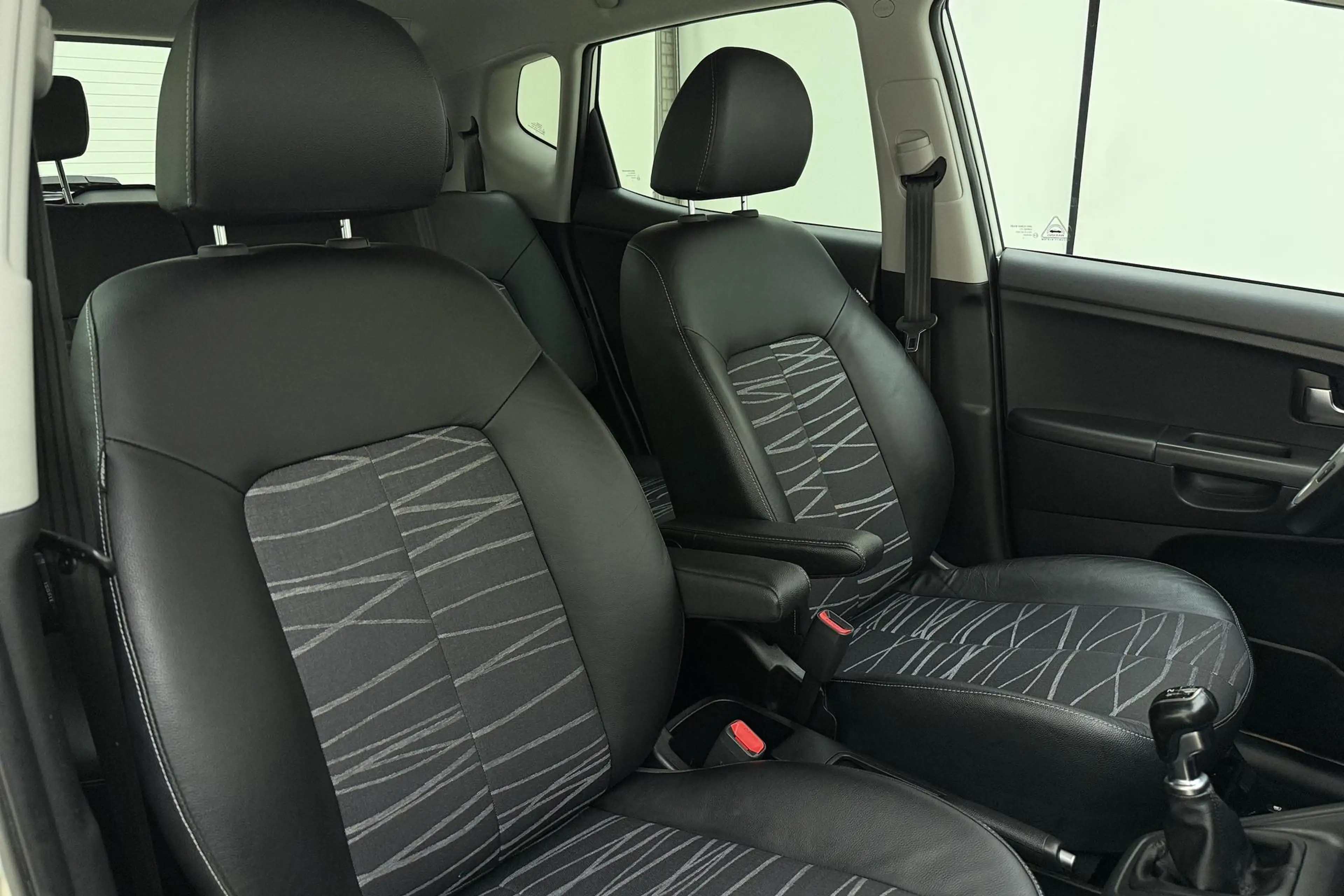 Kia Venga 1.4 CVVT DynamicPLusLine | Trekhaak | Navigatie | — photo 14