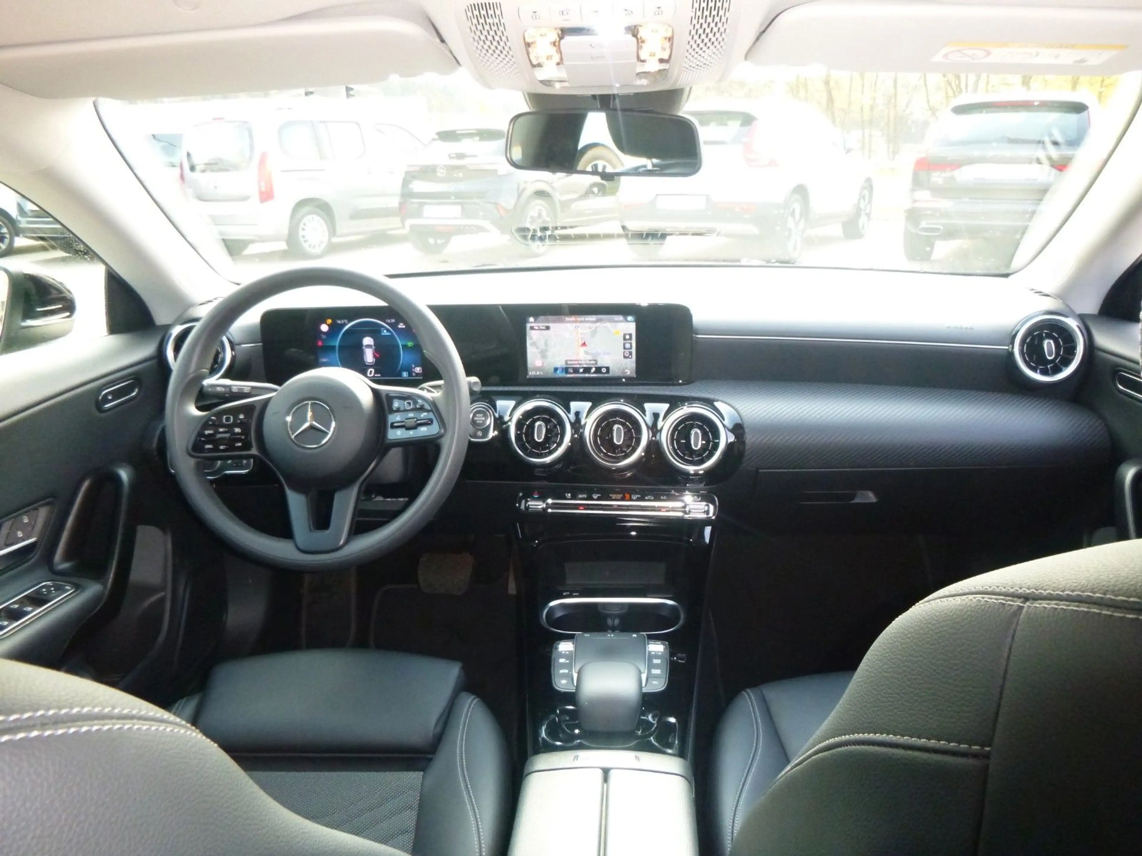 Mercedes-Benz CLA 180 AUT/NAV/SHZ — photo 13