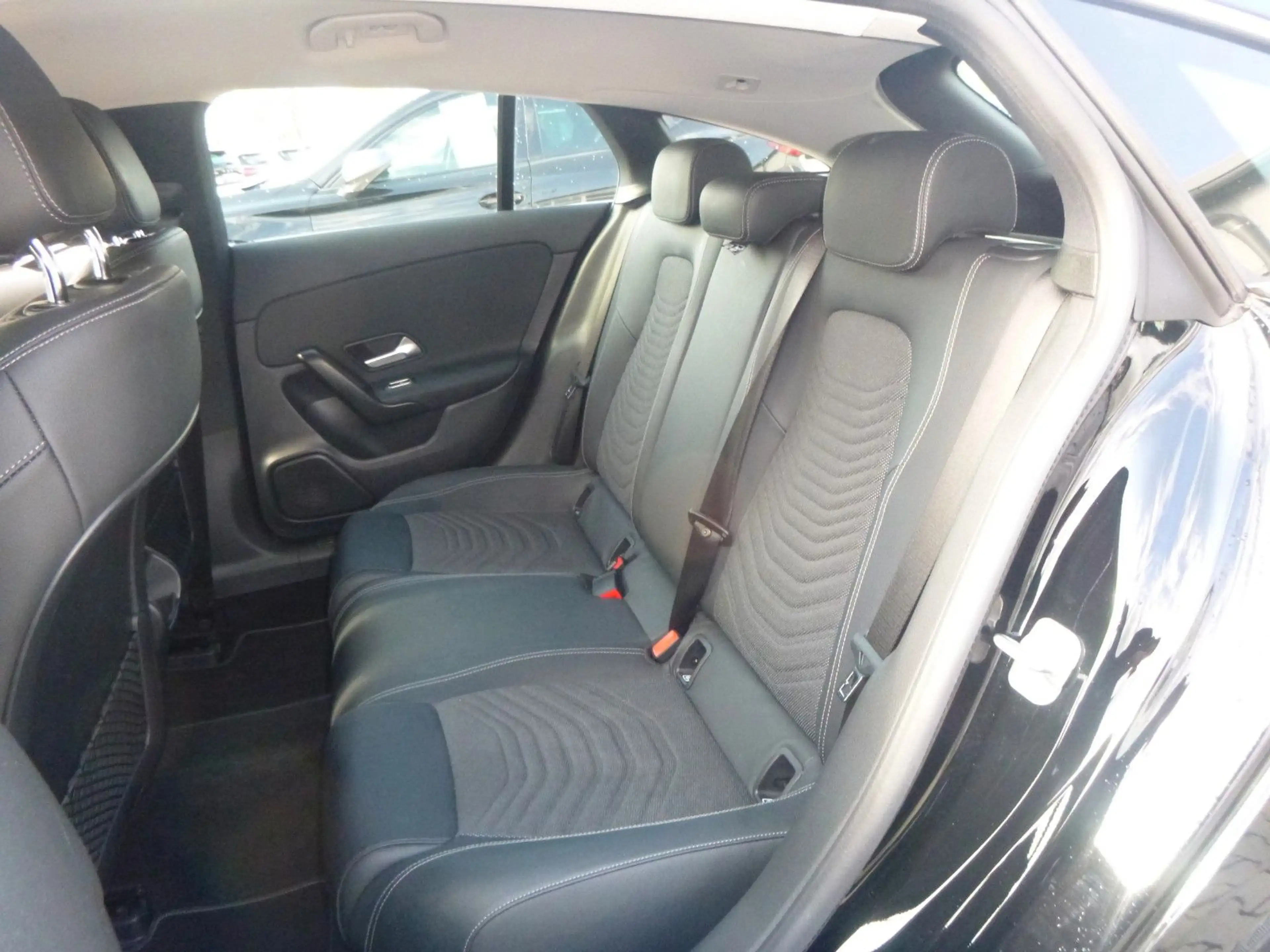 Mercedes-Benz CLA 180 AUT/NAV/SHZ — photo 11