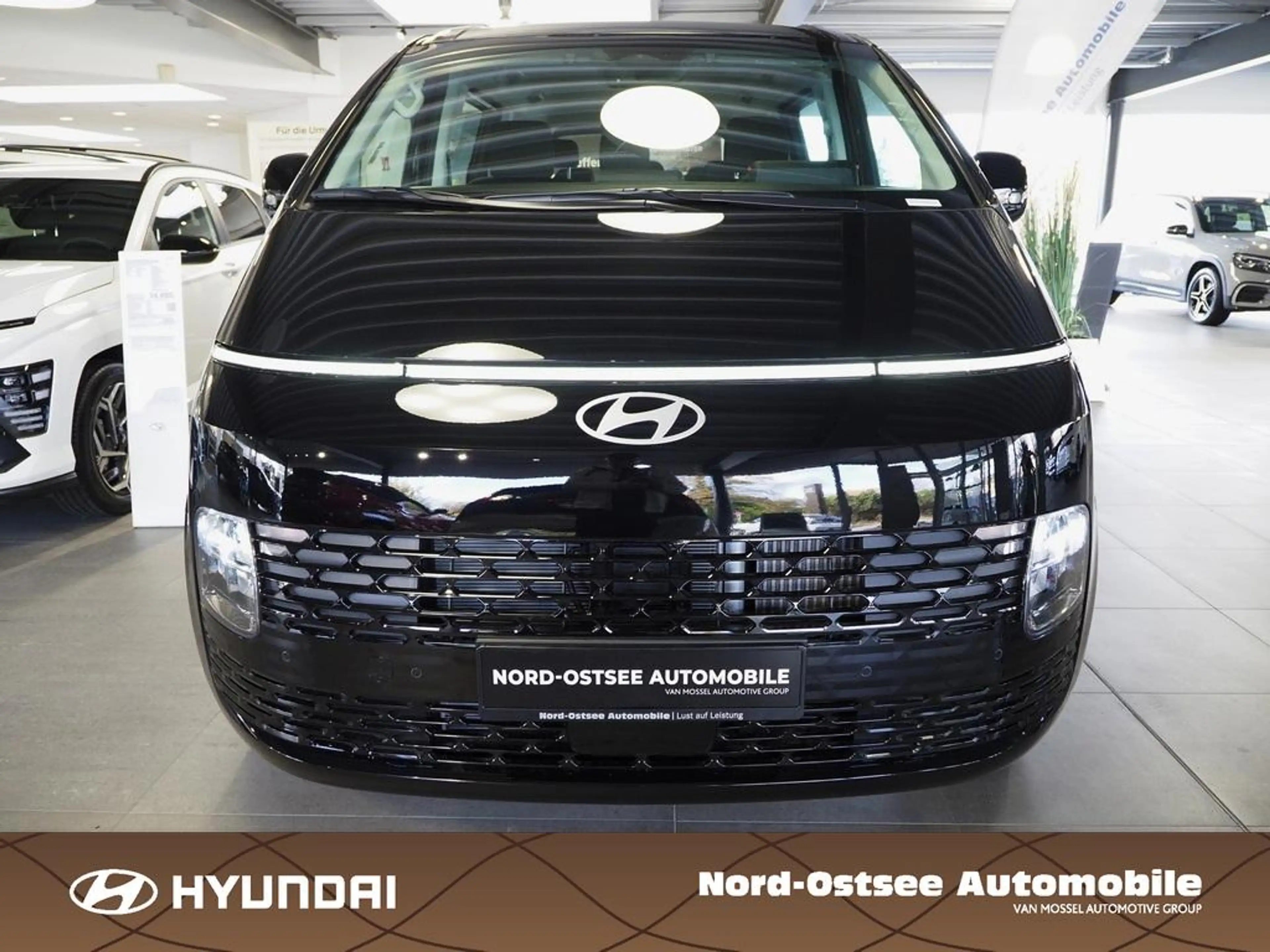 Hyundai STARIA HEV 9-Sitzer Trend Easy-Access PRIVACY — photo 3