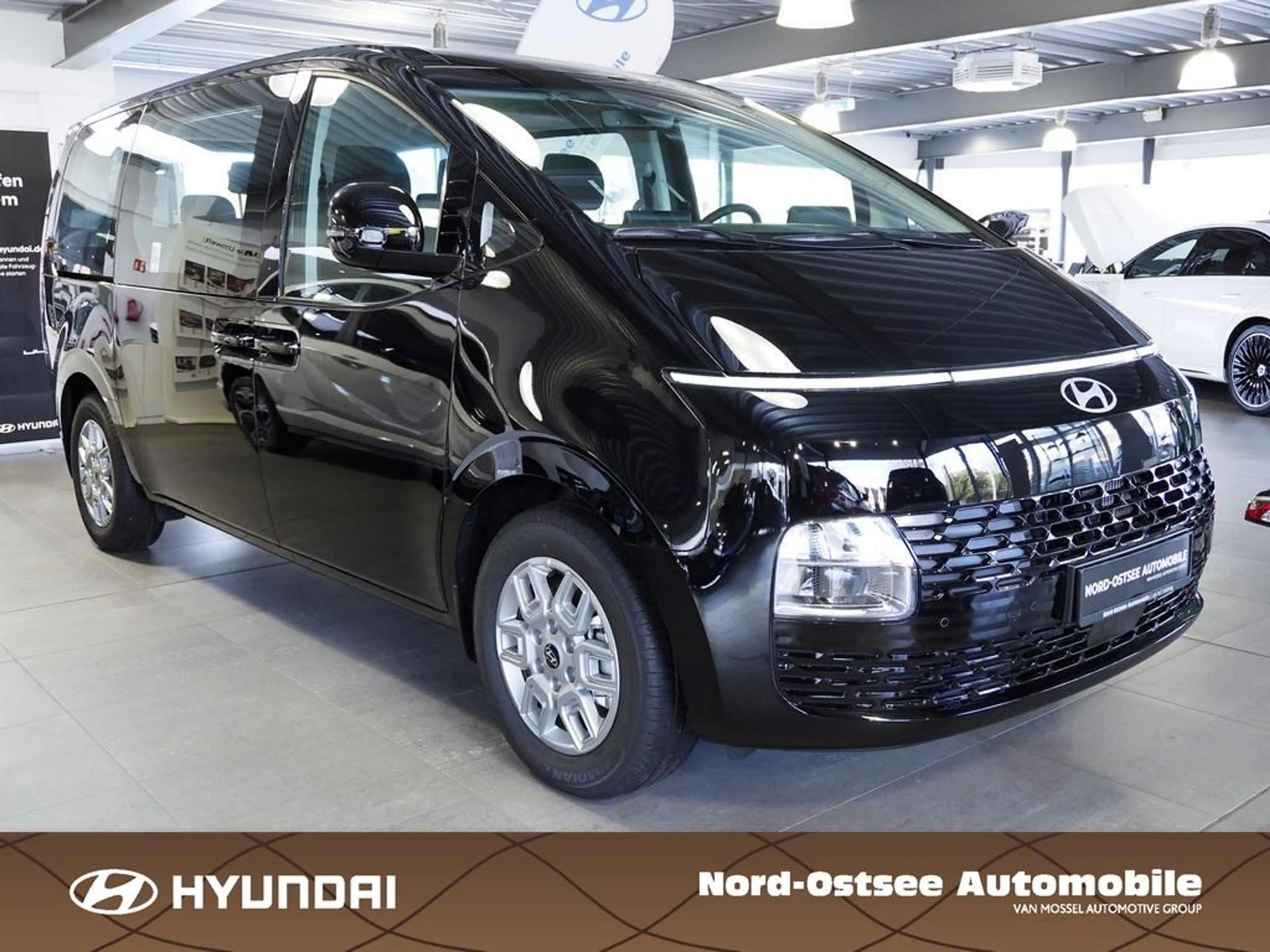 Hyundai STARIA HEV 9-Sitzer Trend Easy-Access PRIVACY — photo 4