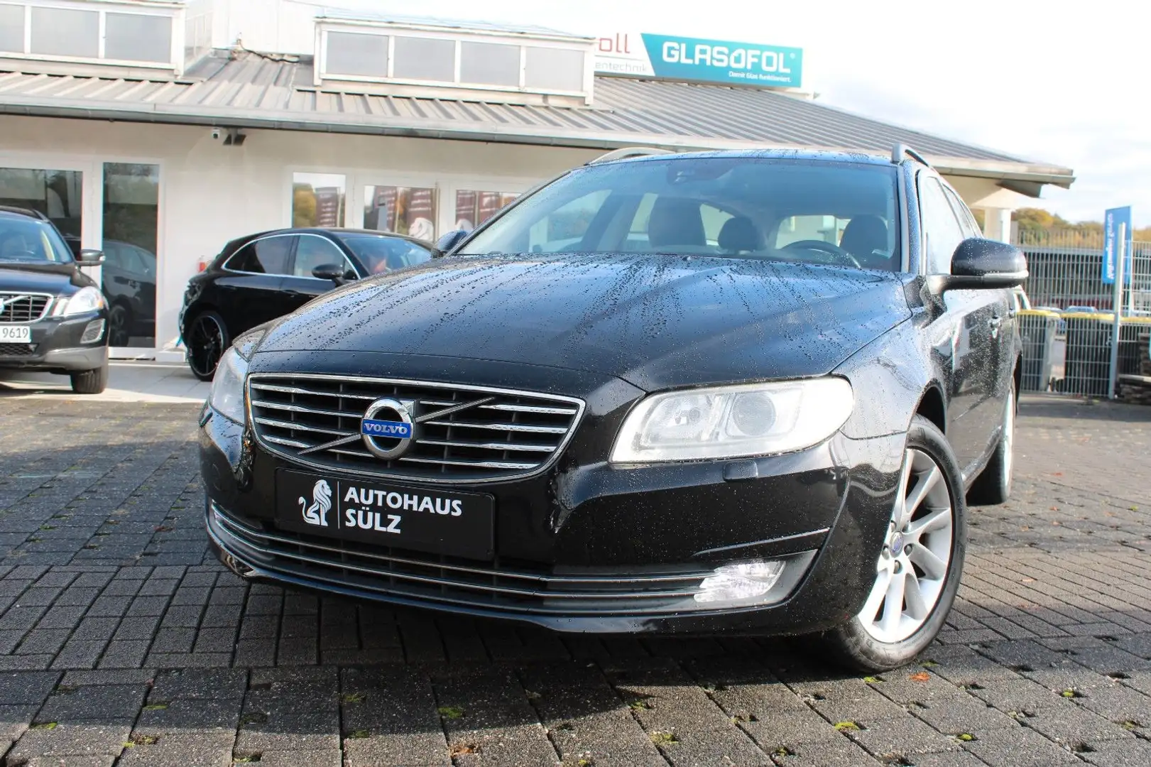 Volvo V70 D4 Momentum /SHZ/Leder/Tempomat Zwart - 1