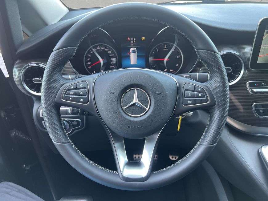Mercedes-Benz V 220