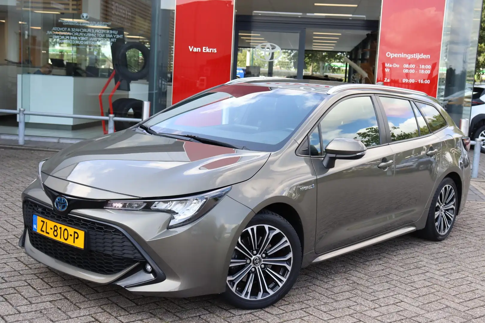 Toyota Corolla Touring Sports 2.0 Hybrid First Edition, Trekhaak Groen - 2