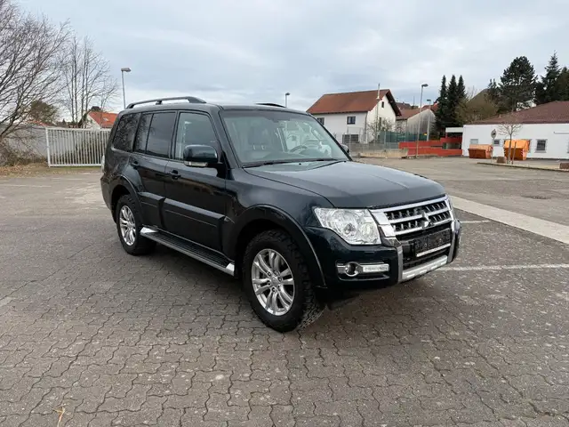 Mitsubishi Pajero PAJERO 3.2 DI-D EDITION 100+7SITZER+5 TÜRIG++