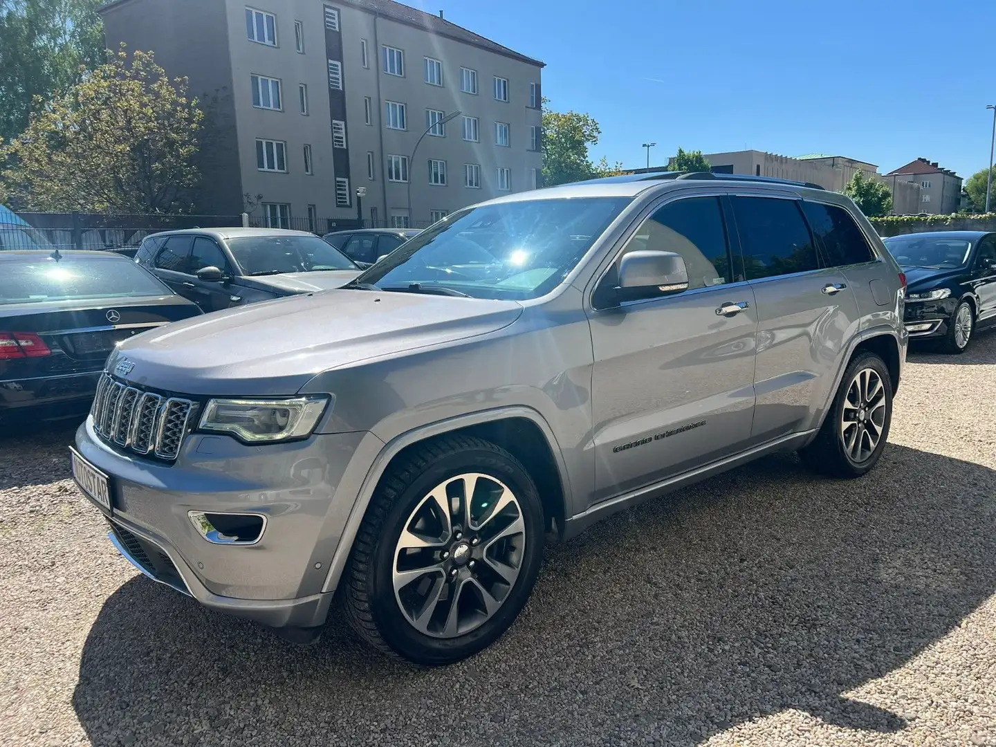 Jeep Grand Cherokee 3.0l V6  Overland Autom.*Panorama Grau - 1