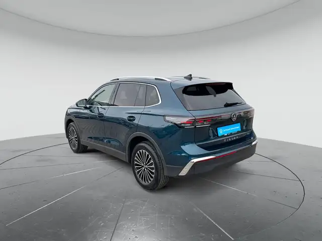 Volkswagen Tiguan view 3