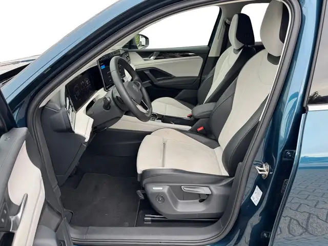 Volkswagen Tiguan view 4