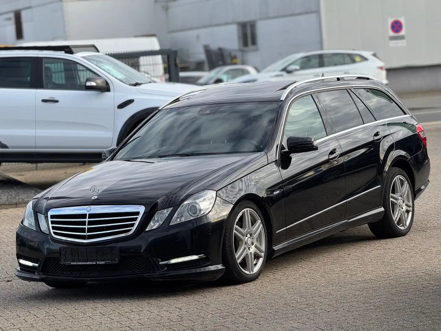 Mercedes-Benz E 250 CDI 4Matic AMG Line Euro5 Schwarz - 1