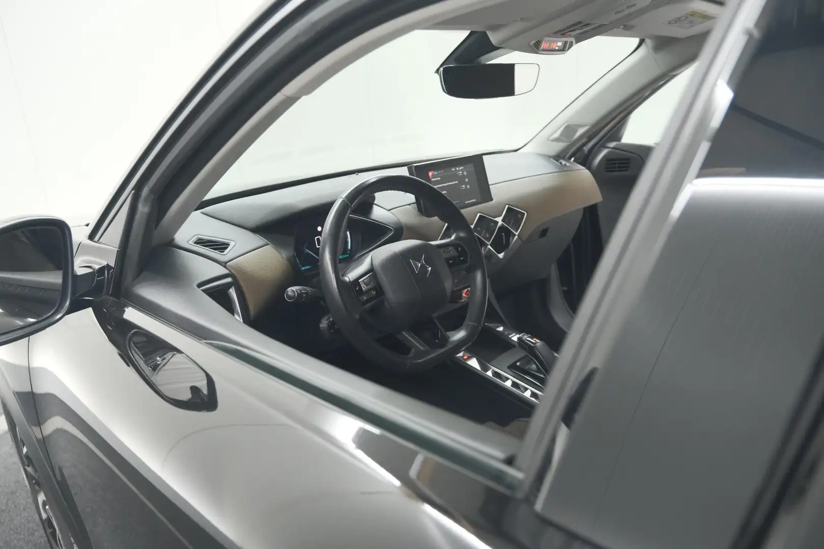 DS Automobiles DS 3 Crossback E-Tense So Chic 50 kWh | Camera | Dodehoekdetectie Noir - 2