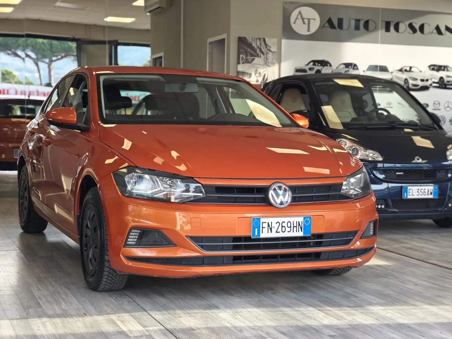 Volkswagen Polo Polo VI 2017 5p 1.0 mpi Trendline 65cv Arancione - 2