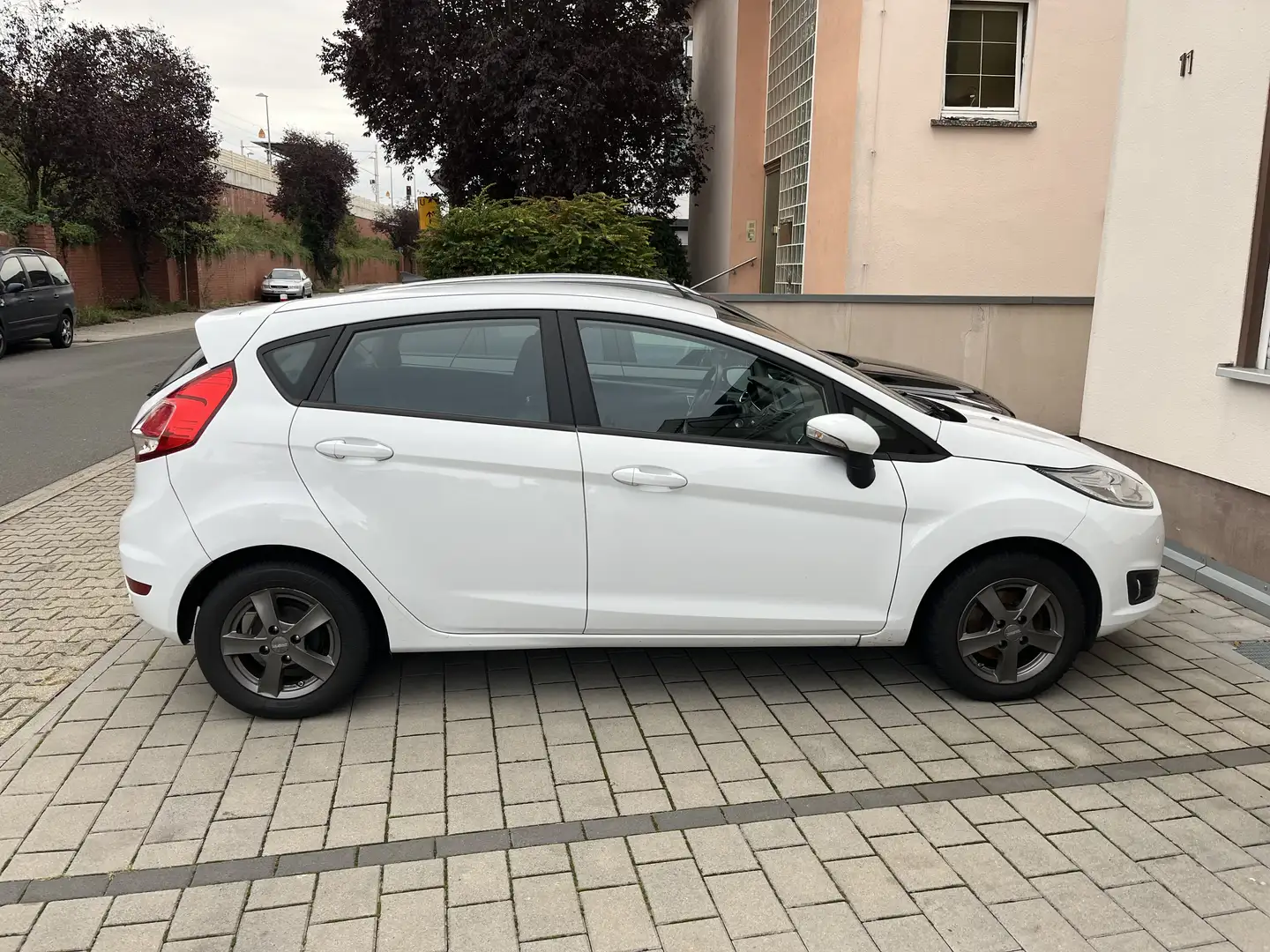 Ford Fiesta Celebration Weiß - 2