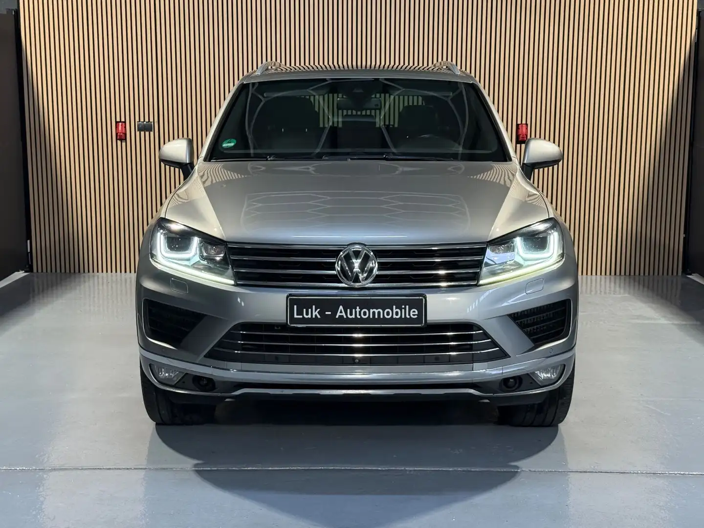 Volkswagen Touareg V8 TDI 4Motion°PANO°DYNAUDIO°LUFT°360°AK Grau - 2