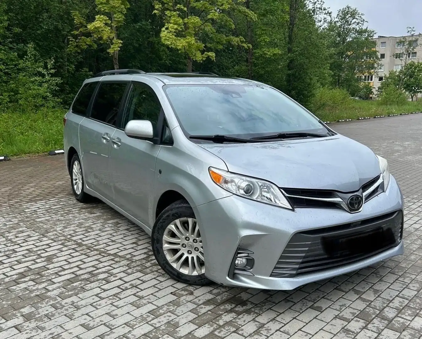 Toyota Sienna 4WD- 7 Sitzer Argent - 1
