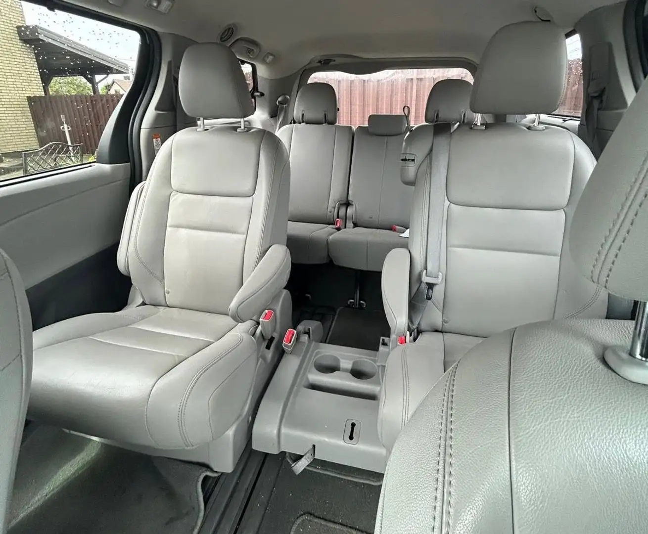 Toyota Sienna 4WD- 7 Sitzer Argent - 2